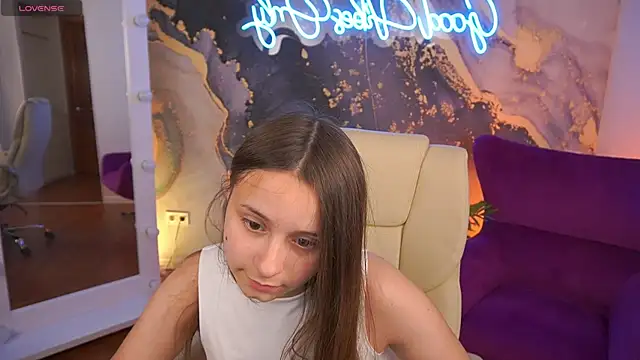 TinyNatalie: онлайн-секс-чат
