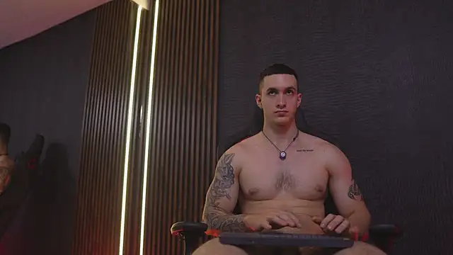 Chatroom XXX en direct de JacksonOlsenn