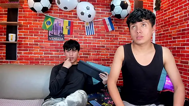 Hoot_boyss_ – Naživo XXX chat