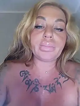 MiaMooly Chat XXX live