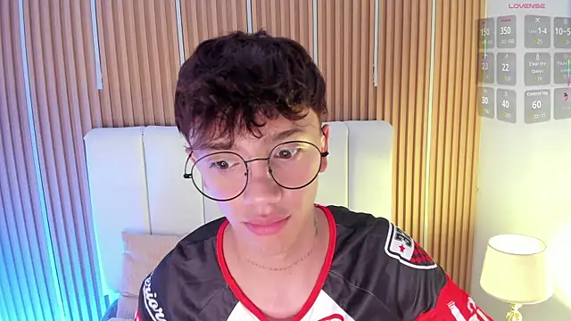 Tomy_Rox Live XXX-chat