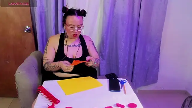 MiaYMolly Adlı Modelin Canlı XXX Sohbeti