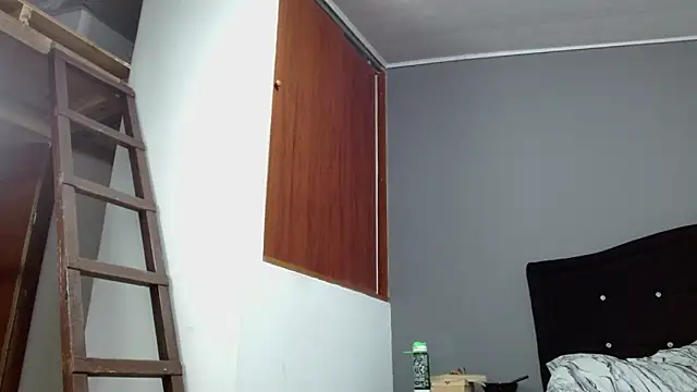 Emilia_1995 即時 XXX 聊天