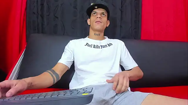 big_hot_boy_ Adlı Modelin Canlı XXX Sohbeti