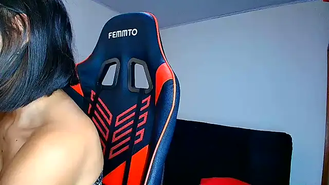 Rousse_violett Adlı Modelin Canlı XXX Sohbeti