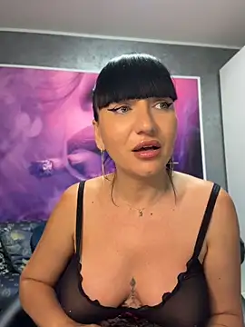 XXX chat uživo modela MysticCleo