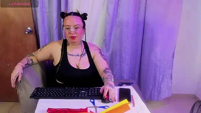 Chatroom XXX en direct de MiaYMolly