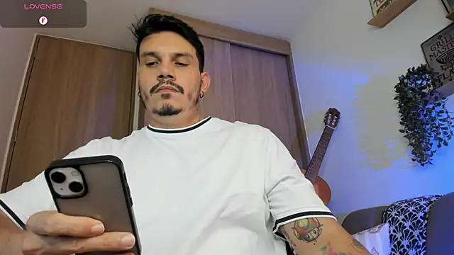 alejandro_stark Chat XXX in diretta