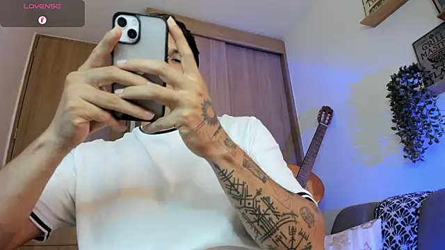 alejandro_stark Chat XXX in diretta