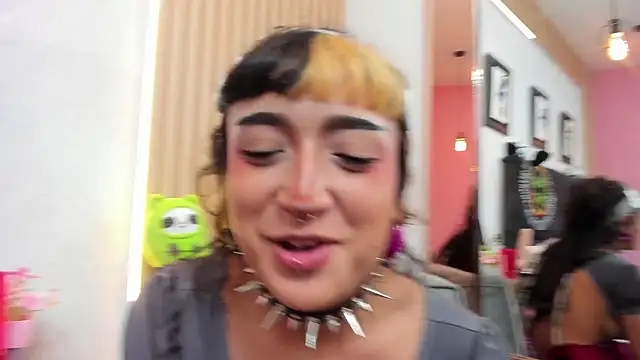 Chat +18 de MeowMota_ ao vivo
