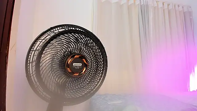 Chat +18 de KatieBoison ao vivo