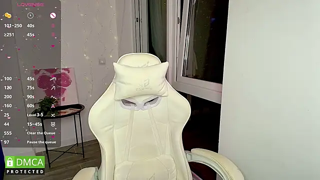 AdeLuna's Live XXX Chat