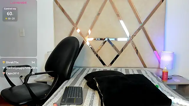 Carliet_66's Live XXX Chat