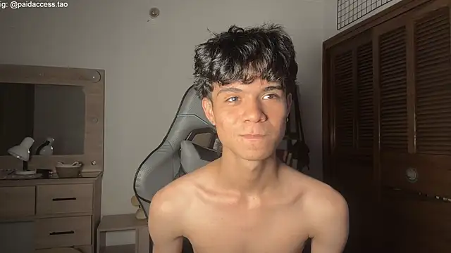 צ'אט XXX בשידור חי של OopsAgain_