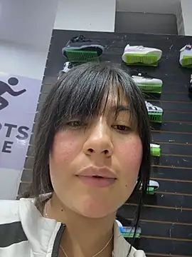 kim_monti Adlı Modelin Canlı XXX Sohbeti