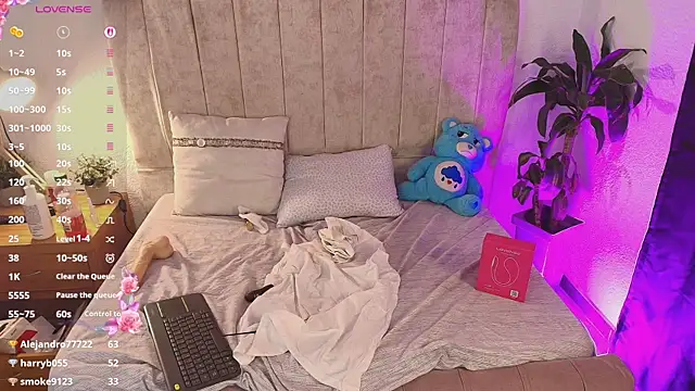 XXX chat uživo modela Emilly-hall