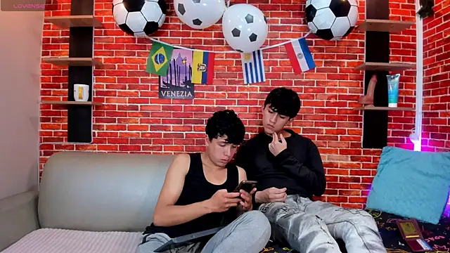 Hoot_boyss_ élő XXX-chatje
