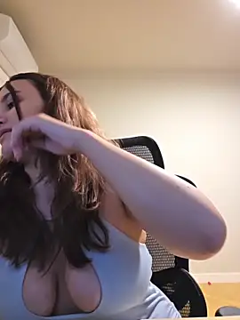 Chat XXX en directo de MiaRides19