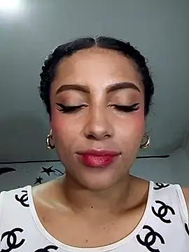 צ'אט XXX בשידור חי של KattyBerryX