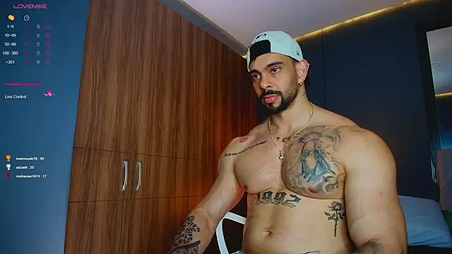 massimo_visconti's Live XXX Chat