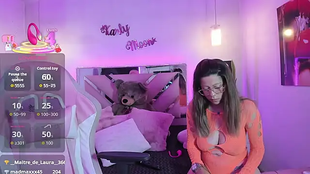 Karly_moon élő XXX-chatje