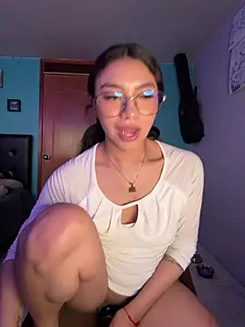 Živý XXX chat CocoaGigiMuse
