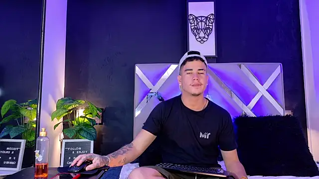 แชท XXX สดของ AlexAndAlbert