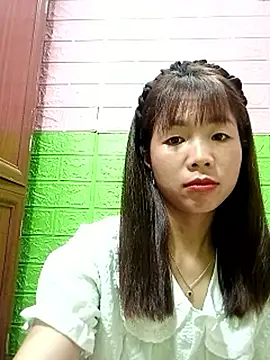 AmyLinee01 即時 XXX 聊天