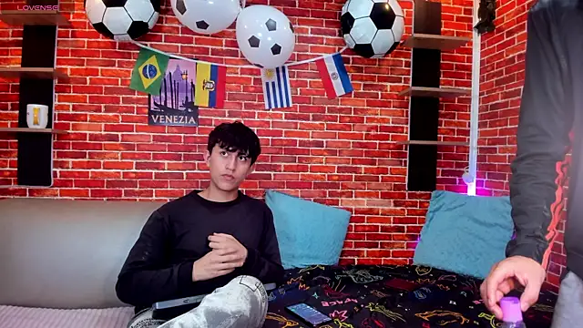 Hoot_boyss_ live XXX chat