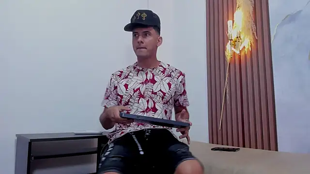 XXX chat uživo modela STEVEN_OS
