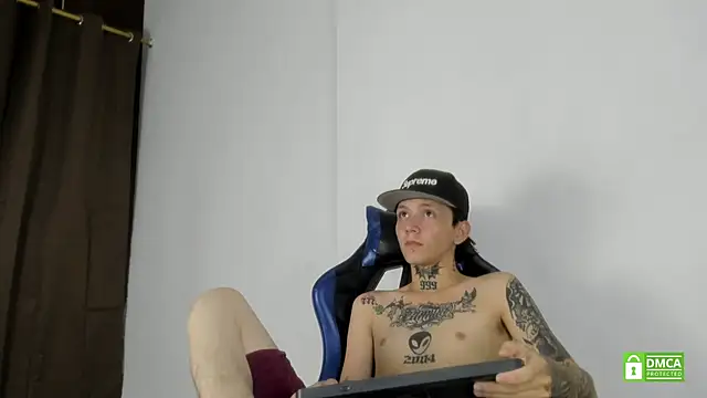 Онлайн чат XXX Nick_TattooedGuy