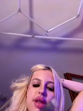 Steffi_Snowbunny Adlı Modelin Canlı XXX Sohbeti
