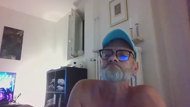 Thomster72 Live XXX-Chat