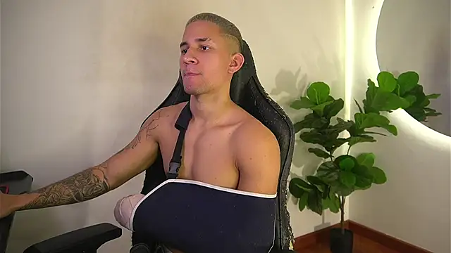 Thin_tommy01: απευθείας συνομιλία ΧΧΧ