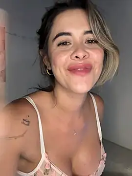 Czat XXX na żywo – Emilia_Bakerr