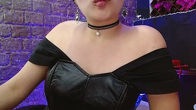 LunaTikkan Live XXX chat