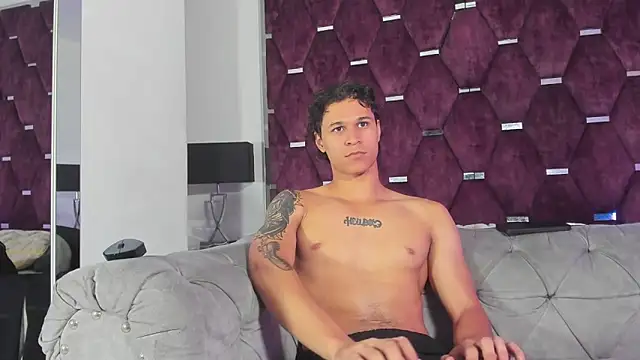 Chat +18 de TonyBenedetti ao vivo