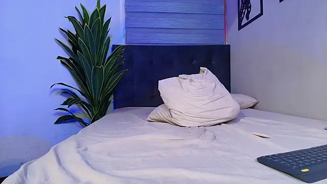 AURALIS_LUX Adlı Modelin Canlı XXX Sohbeti