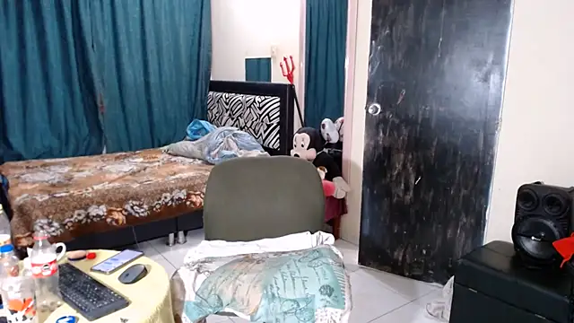 Chat +18 de Sashaferrari2000 ao vivo