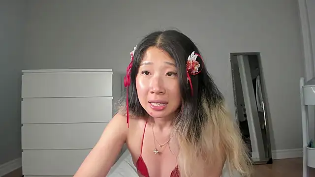 Jiwooe Chat XXX in diretta