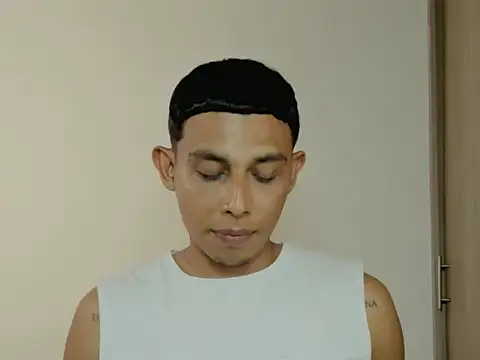nilo2021's Live XXX Chat
