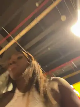 Chat +18 de ZarahFerreira ao vivo