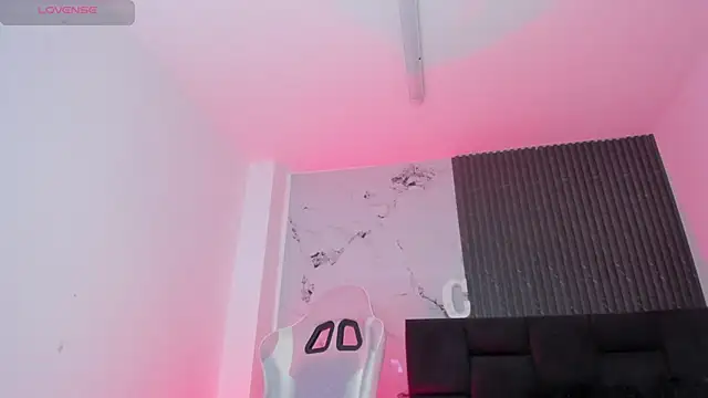 Chloemuaak's Live XXX Chat