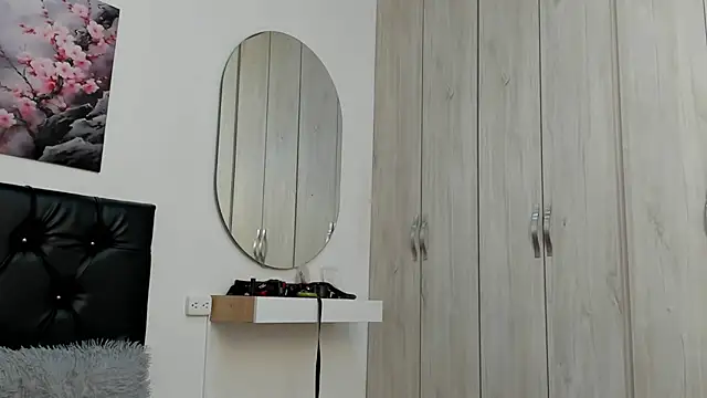 pinky_f00x's Live XXX Chat