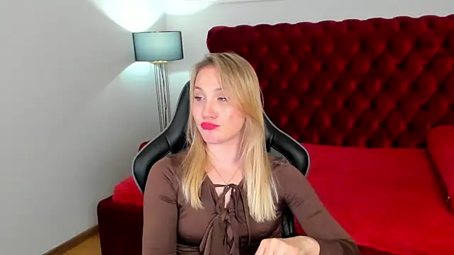 ElaraVoltage's Live XXX Chat