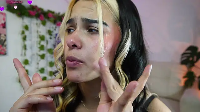 Nahoo__ Adlı Modelin Canlı XXX Sohbeti