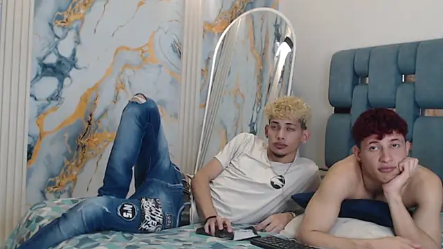 Show webcam de YOUNG_BOYS_HELL