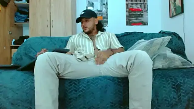 tuyo1995 webcam show
