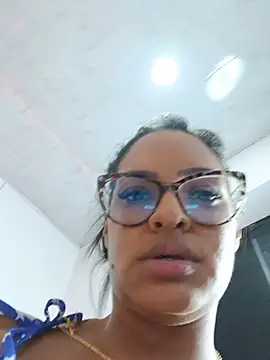 Chatroom XXX en direct de nashiira_