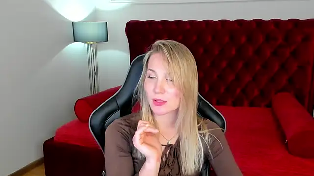 ElaraVoltage's Live XXX Chat